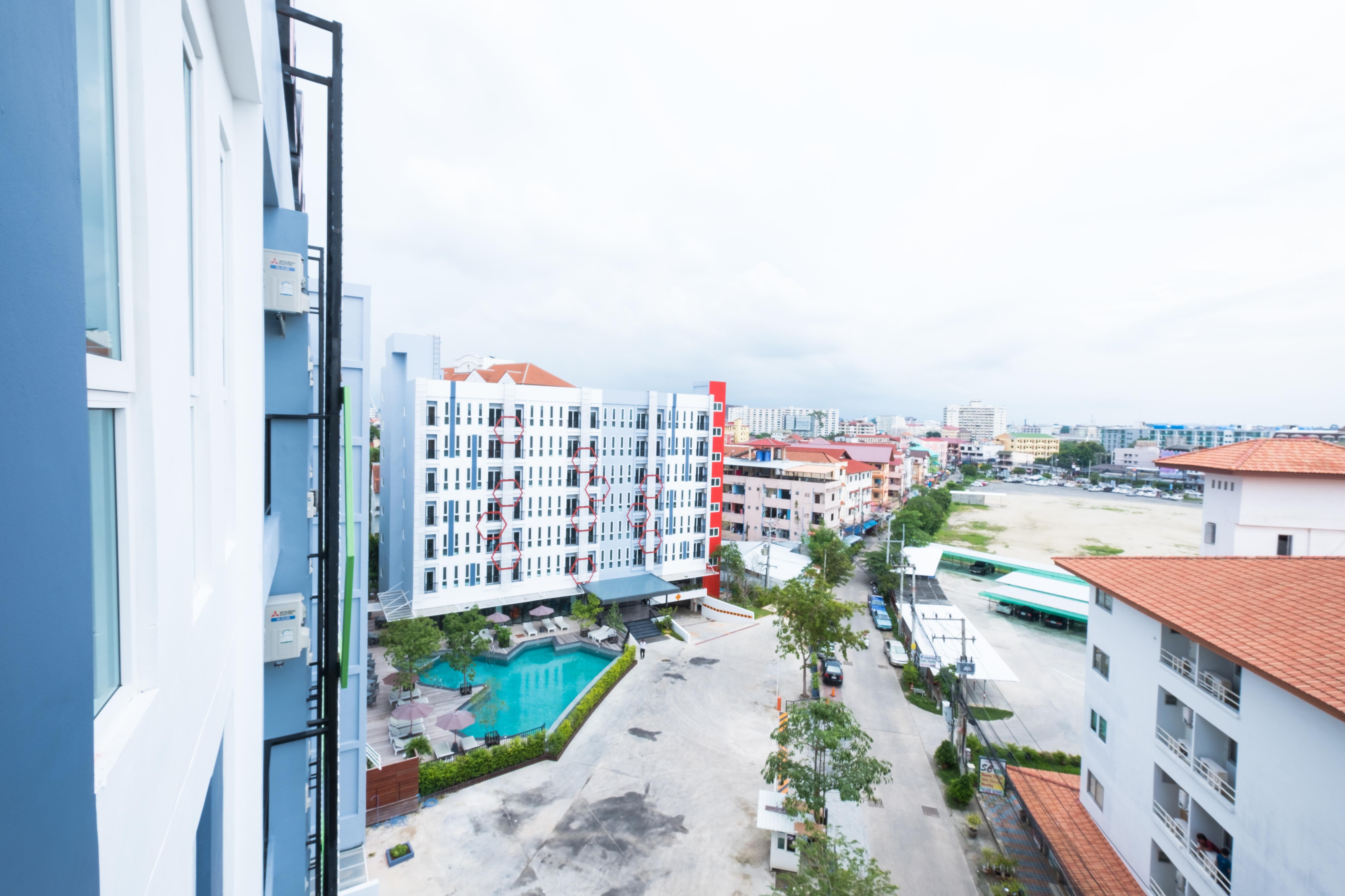P Plus Hotel Pattaya Exterior photo