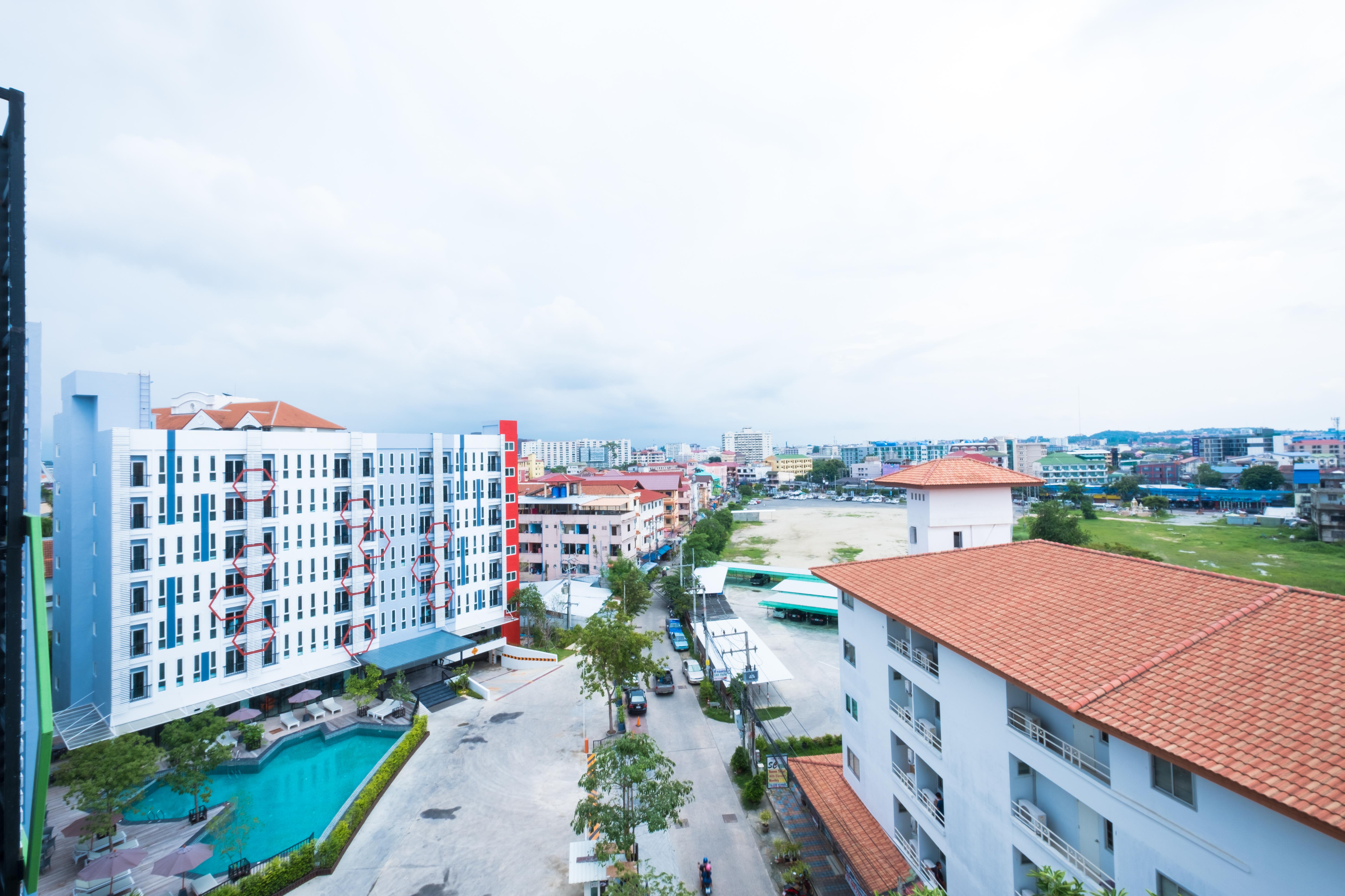 P Plus Hotel Pattaya Exterior photo