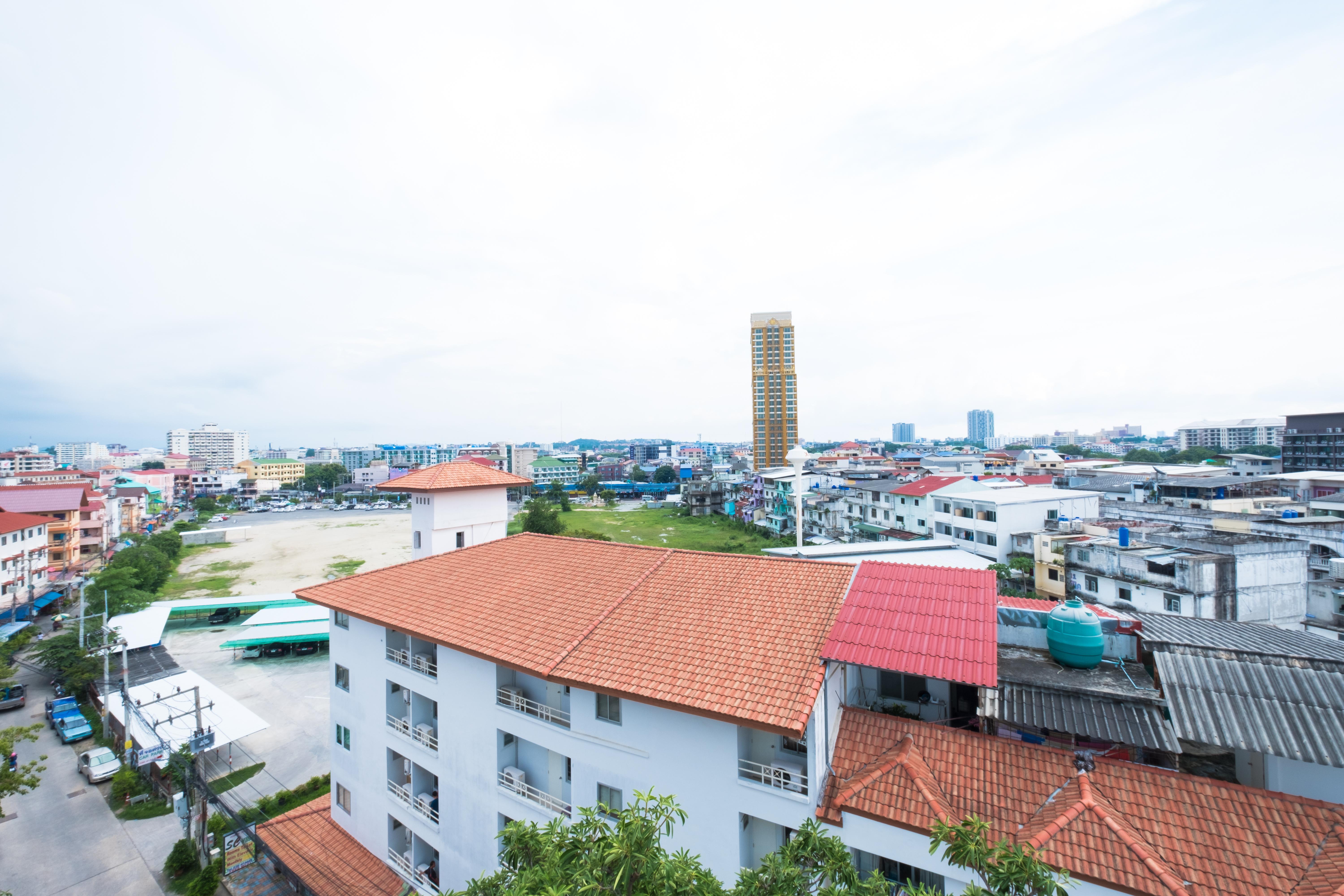 P Plus Hotel Pattaya Exterior photo